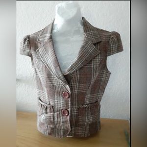 Papaya women blazer. Short sleeves. Pockets on the front. Size:SP. Color:brown.